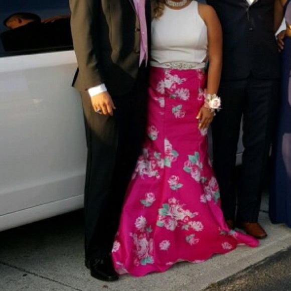 Dress -Prom - Picture 3 of 5